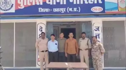 गौरिहार: थाना गौरिहार पुलिस ने गहबरा में मारपीट कर हत्या करने वाले ₹5000 के इनामी आरोपी को अवैध हथियार के साथ किया गिरफ्तार