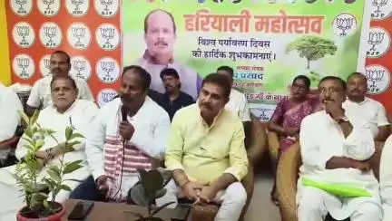 हज़ारीबाग: हरियाली महोत्सव 2025: 1.51 लाख पौधे लगाने का संकल्प, “एक पौधा माँ के नाम” अभियान शुरू