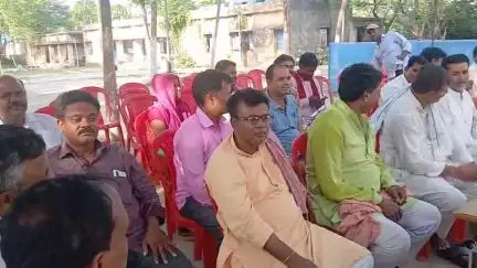 बैरिया: बकरीद को लेकर बैरिया थाना परिसर में शांति समिति की बैठक संपन्न, असामाजिक तत्वों पर रहेगी पुलिस की पैनी नज़र