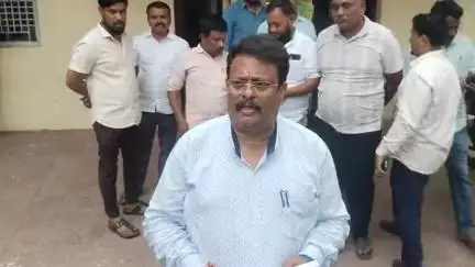 నిర్మల్: నిర్మల్ మున్సిపల్ కార్యాలయంపై ఏసీబీ దాడులు, రూ. 6,000 లంచం తీసుకుంటూ ఇద్దరు పట్టివేత