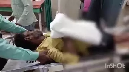 फर्रुखाबाद: गांव खिमसेपुर के पास ट्रैक्टर की टक्कर से बाइक सवार युवक की हुई मौत, साथी घायल, जिला अस्पताल लोहिया में भर्ती