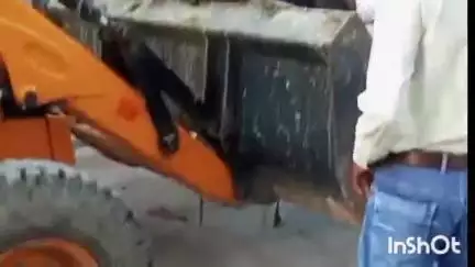 हरदोई: राधानगर मोहल्ले में अवैध मिट्टी खनन कर फैलाई गई गंदगी, विरोध करने पर युवक की बेरहमी से पिटाई, वीडियो हुआ वायरल