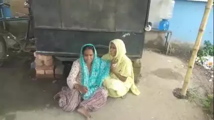 নাকাশিপাড়া: গলায় দড়িতে বাড়ির জায়গা নিয়ে বিবাদ দুটি পরিবারের মধ্যে  মারামারিতে আহতরা  নাকাশিপাড়া থানায় অভিযোগ জানাতে এলেন