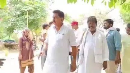 सुल्तानपुर: ट्रांसपोर्ट नगर में बुलडोजर पीड़ितों को आजाद समाज सेवा समिति ने राशन सामग्री की वितरित