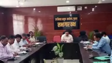 गुमला: डीडीसी के सभागार में जागरूकता को लेकर हुई बैठक