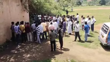 ஏற்காடு: பெற்றோருடன் ஏற்பட்ட வாக்குவாதத்தில் 14 வயது சிறுவன் லாங்கில் பேட்டையில் தனியார் பள்ளி மைதானத்தில் தூக்கிட்டு தற்கொலை