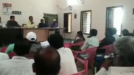 జుక్కల్: ఇందిరమ్మ ఇండ్ల నిర్మాణం వేగవంతం చేయండి : జుక్కల్ ఎంపీడీవో శ్రీనివాస్