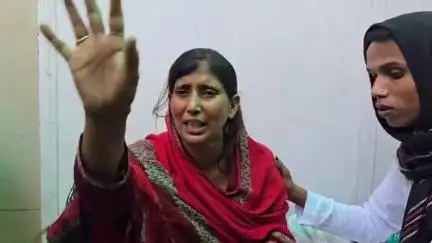 मुज़फ्फरनगर: गांव मंदवाड़ा में पारिवारिक विवाद में भाई-भाभी ने की किन्नर की हत्या, साथी किन्नरों ने जिला अस्पताल में किया हंगामा