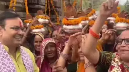 आमेर: राजस्थान के मुख्यमंत्री भजनलाल शर्मा जमवारामगढ़ पहुंचे, महिलाओं ने लोकगीतों से किया स्वागत