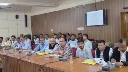 चमोली: सांसद अनिल बलूनी ने जिला कलेक्ट्रेट सभागार में विकास, समन्वय और निगरानी समिति की ली बैठक, अधिकारियों को दिए निर्देश