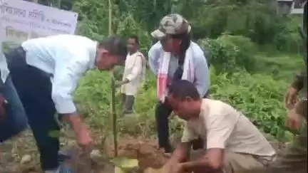 নাজিৰা: গাৰু পৱন যৌথ বন পৰিচালনা সমিতিৰ উদ্যোগত  কমলাবাৰীত বিশ্ব পৰিবেশ দিৱস উদযাপন,উপস্থিত জিলা বন সংমণ্ডল প্ৰাধিকৰণৰ ৰেঞ্জাৰ