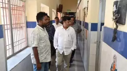 ଝାରସୁଗୁଡା: ଝାରସୁଗୁଡା ମଙ୍ଗଳବଜାର ସ୍ଥିତ ପୁରୁଣା ଜିଲ୍ଲା ମୁଖ୍ୟ ଚିକିତ୍ସାଳୟ ପରିଦର୍ଶନ କଲେ ଝାରସୁଗୁଡା ବିଧାୟକ