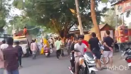 कुचायकोट: थाना क्षेत्र के बघउच बाजार में पिकअप चालक की सूझबूझ से मोटरसाइकिल सवार बाल-बाल बचा