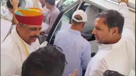 नागौर: नागौर दौरे पर आए जलदाय मंत्री कन्हैयालाल चौधरी के सामने BJP नेता नवीन मंडी ने पानी से जुड़ी मांगे रखी, मिला आश्वासन