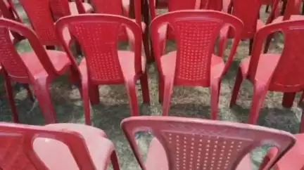 दरभंगा: नेहरू स्टेडियम में शहीद सूरज नारायण सिंह की स्मृति सभा में पहुंचे बिहार के मुख्यमंत्री, कुर्सियां रह गईं खाली