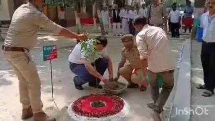 अकबरपुर: विश्व पर्यावरण दिवस पर कलेक्ट्रेट में वृक्षारोपण हुआ, डीएम ने लगाए फलदार पौधे, लोगों ने ली पर्यावरण संरक्षण की शपथ