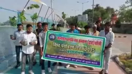 झांसी: विश्व पर्यावरण दिवस के अवसर पर जलॉंचल प्रगति पथ संस्थान ने लक्ष्मी तालाब के पास वृक्षारोपण किया, दिलाई शपथ
