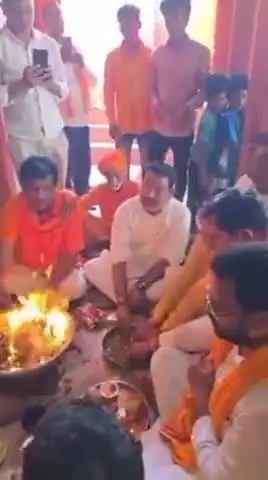 डुमरियागंज: CM योगी आदित्यनाथ के जन्मदिन पर विधायक श्यामधनी राही ने श्रीराम जानकी मंदिर में सुंदरकांड पाठ का आयोजन किया