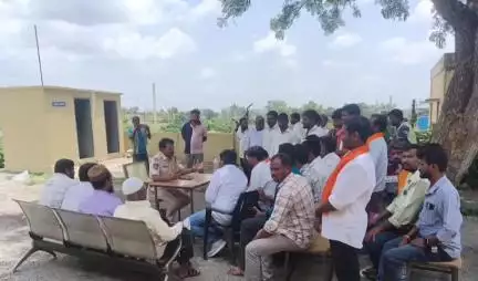 నర్సాపూర్: పండగలు ప్రశాంత వాతావరణంలో జరుపుకోవాలని కొల్చారం ఎస్ఐ మహమ్మద్ గౌస్