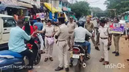 ଡାବୁଗାଁ: *ଡାବୁଗାଁ ଥାନା ତରଫରୁ ସଡକ ସୁରକ୍ଷା ସଚେତନତା କାର୍ଯ୍ୟକ୍ରମ ଅନୁଷ୍ଠିତ*