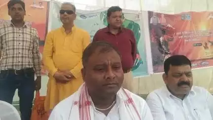 खबर औरैया से जिला गंगा समिति और वन विभाग के द्वारा यमुना तट पर आरती और वृक्षारोपण का हुआ कार्यक्रम सर्वेश कठेरिया