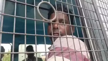 গোসাবা: এলাকায় বেআইনিভাবে দেশি মদ বিক্রির অভিযোগে গ্রেফতার ব্যক্তিকে কোর্টে পেশ করলো পুলিশ