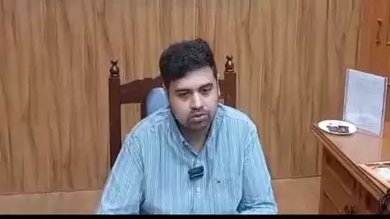 हरदोई: कलेक्ट्रेट ऑफिस में डीएम अनुनय झा ने मुख्यमंत्री युवा उद्यमी योजना के संबंध में दी जानकारी