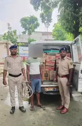 बहादुरगंज: बहादुरगंज पुलिस ने 275 ली० विदेशी शराब के साथ 1 तस्कर को किया गिरफ्तार, पिकअप और मोबाइल फोन ज़ब्त