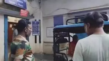 মুরারই ১: রাজগ্রাম রেল গেটের নিকট সাইকেলের সঙ্গে লরির মুখোমুখি ধাক্কা,গুরুতর আহত ১