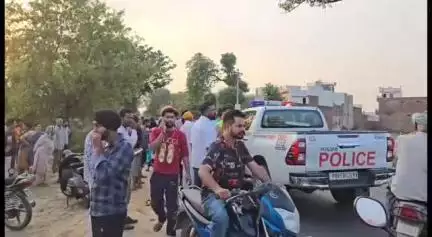 ਗੁਰਦਾਸਪੁਰ: ਪਿੰਡ ਭੁੱਲੇਚੱਕ ਵਿਖੇ ਇੱਕ ਕਾਰ ਅਤੇ ਸਕੂਟੀ ਦੀ ਹੋਈ ਟੱਕਰ ਹਾਦਸੇ ਵਿੱਚ ਸਕੂਟੀ ਸਵਾਰ ਹੋਇਆ ਜ਼ਖਮੀ ਪੁਲਿਸ ਕਰ ਰਹੀ ਮਾਮਲੇ ਦੀ ਜਾਂਚ