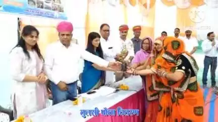 नावां: नावाँ के भूनी में किया गया ब्लॉक स्तरीय वंदे गंगा जल संरक्षण अभियान, उपखंड अधिकारी ने किया श्रमदान