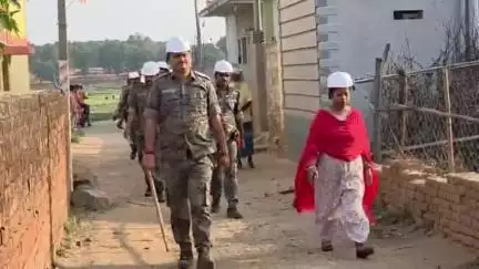 टाटीझरिया: टाटीझरिया प्रशासन ने बकरीद को लेकर बौधा में सीओ और थाना प्रभारी के नेतृत्व में किया फ्लैग मार्च