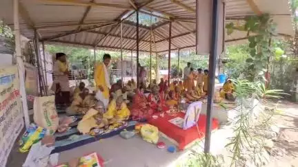 विदिशा नगर: विद्युत मंडल स्थित महाकालेश्वर मंदिर में बटुकों को दिया गया गुरु मंत्र