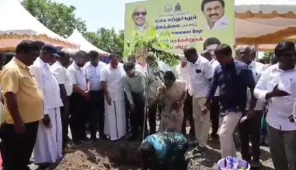 கோவை தெற்கு: கணபதி மாநகர் பகுதியில் உலக சுற்றுச்சூழல் தினத்தை முன்னிட்டு
மரக்கன்றுகள் நடும் விழா