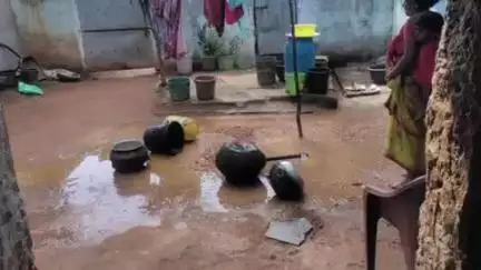चैनपुर: चैनपुर थाना क्षेत्र में अवैध शराब बिक्री को लेकर पुलिस का छापेमारी अभियान