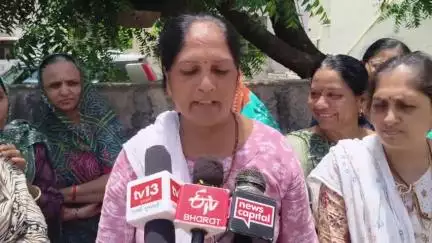 વઢવાણ: સુરેન્દ્રનગરની દેવ પાર્ક પ્રેરણા પાર્ક સહિતની ગંદા પાણીને લઈ સ્થાનિક મહિલા આનંદીબેન પટેલે આપી પ્રતિક્રિયા