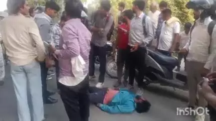 धौलाना: NH-9 पर स्थित पिलर संख्या 146 के पास अज्ञात कार चालक ने बाइक को टक्कर मारकर फरार, हादसे में बाइक सवार की हालत गंभीर