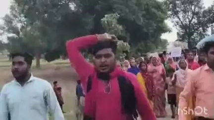 कोरबा: एनटीपीसी मुआवजा विवाद में धनरास में जनपद सदस्य का पुतला दहन, ग्रामीणों ने जताई नाराज़गी