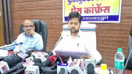 धमधा: दुर्ग में शालाओं और शिक्षकों के युक्तियुक्तकरण पर प्रेस कॉन्फ्रेंस, शिक्षा की गुणवत्ता सुधारने पर कलेक्टर ने दी जानकारी