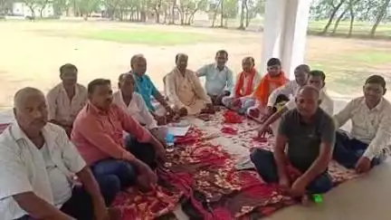 धोरैया: प्रखंड कार्यालय मैदान में राष्ट्रीय नाई महासभा की बैठक, संगठन की मजबूती पर विचार