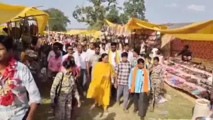 कोंडागांव: विधायक लता उसेंडी ने ग्राम बम्हनी के परंपरागत मेले में शिरकत की, देवी-देवताओं से लिया आशीर्वाद