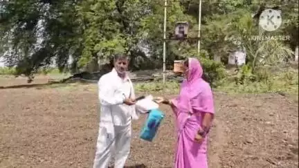उदगीर: वायगाव येथील जमिनीचे फेरफार न करण्याची तहसील दाराकडे मागणि