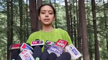 लोहाघाट:विश्व पर्यावरण दिवस पर स्वीप जिला आइकॉन शांभवी मुरारी ने लोगों को पर्यावरण के प्रति किया जागरूक।