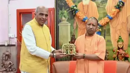 नौगढ़: CM योगी आदित्यनाथ के जन्मदिन और श्रीराम मंदिर प्राण प्रतिष्ठा पर सांसद जगदंबिका पाल ने CM से मुलाकात कर दी बधाई