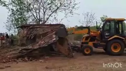बंडा: वन विभाग ने भेड़ा बीट से लगभग 35 हेक्टेयर वन भूमि पर किया अतिक्रमण मुक्त