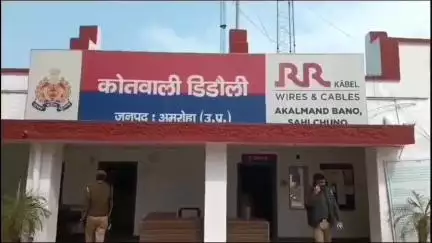 अमरोहा: डिडौली के गांव श्योनाली में हाईवे पर ढाबे के बाहर बैठे युवक को अज्ञात वाहन ने मारी टक्कर, युवक की हुई मौत