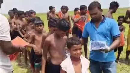 नाथनगर: नाथनगर में बाढ़ में डूबने की घटनाओं को रोकने के लिए तैराकी प्रशिक्षण का समापन समारोह आयोजित