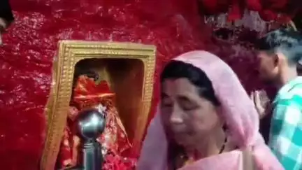 ओडगी: आज गंगा दशहरा के अवसर पर मां कुदरगढ़ मंदिर पर भक्तों की भारी भीड़ उमड़ी