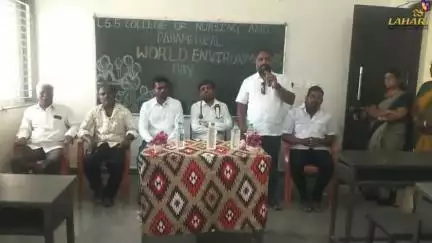 ಲಿಂಗಸುಗೂರು- IFS ಪರೀಕ್ಷೆಯಲ್ಲಿ ದೇಶಕ್ಕೆ 41 ನೇರ್ಯಾಂಕ್ ಆನಂದಕುಮಾರ್ ಗೆ ಬಯ್ಯಾಪೂರ ನರ್ಸಿಂಗ್ ಕಾಲೇಜ್ ವತಿಯಿಂದ ಸನ್ಮಾನ  

ರಾಯಚೂರು ಜಿಲ್ಲ