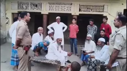 अमरोहा: डिडौली कोतवाली पुलिस ने क्षेत्र के गांवों में बैठक कर बकरा ईद के त्यौहार को शांतिपूर्ण मनाने की अपील की